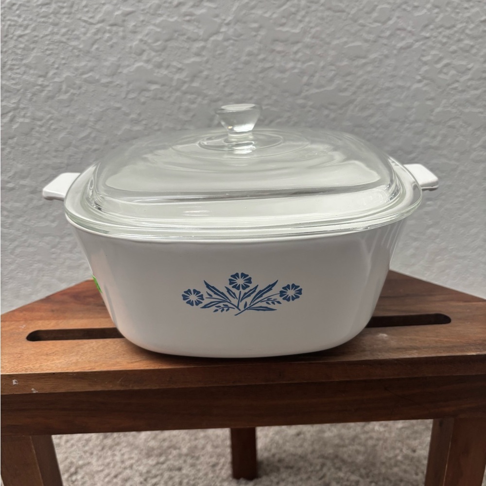 Vintage 2 1/2 qt. Corning Ware Cornflower Casserole